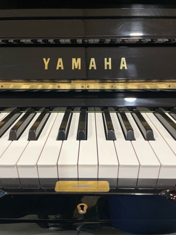 Vente de piano d’occasion YAMAHA U1 (année: 1985)