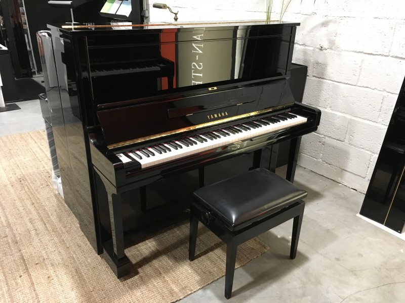 Acheter un piano droit neuf ou d'occasion de marque à Lorient et le Morbihan