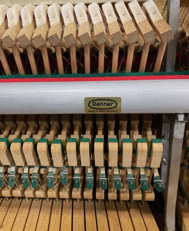 Acheter un piano allemand RONISCH pour bien commencer le piano.
