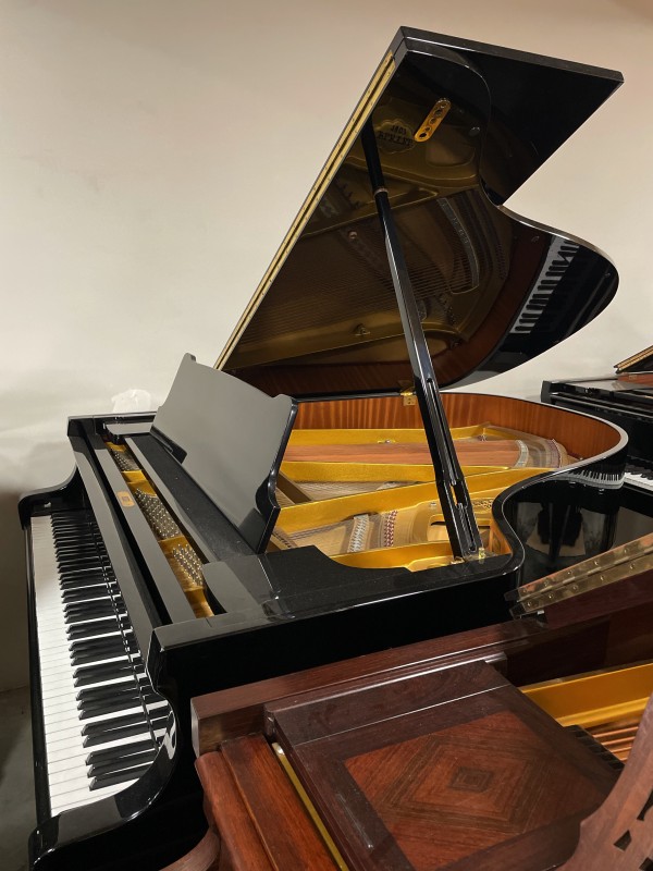 Acheter un Piano SCHIMMEL sur Rennes et la région Bretagne