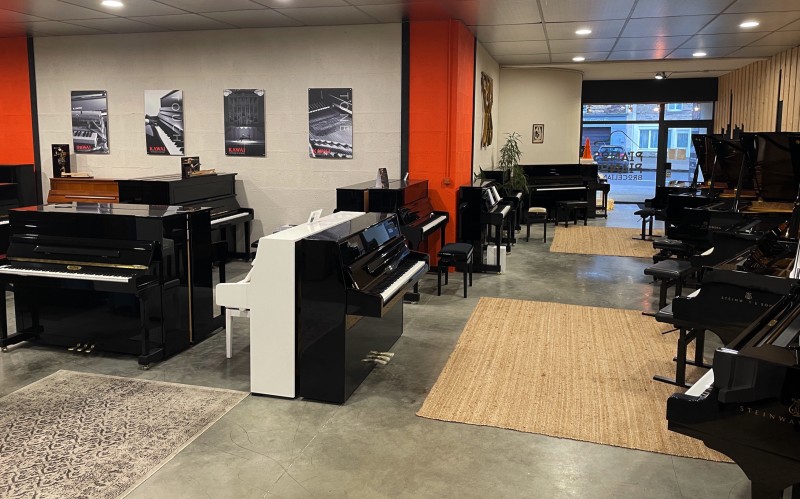 Acheter un piano droit neuf ou d'occasion de marque à Lorient et le Morbihan