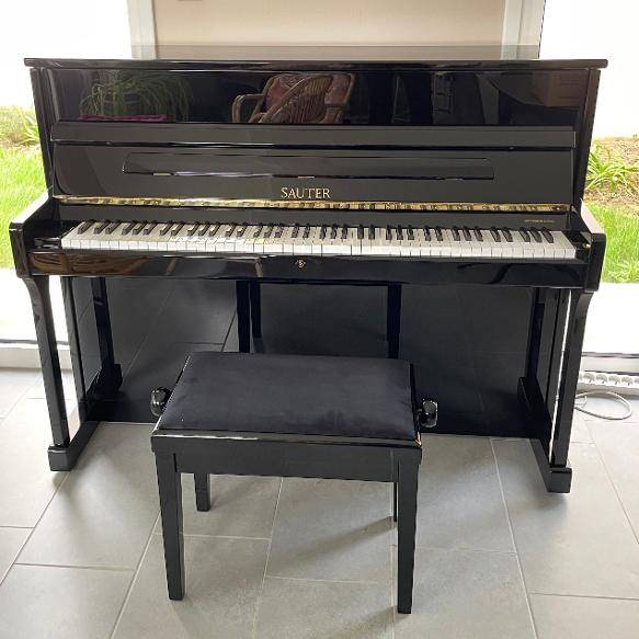 Piano droit SAUTER CARUS 112 chez Pianos Pianos 36 avenue de la libération 35380 PLELAN LE GRAND