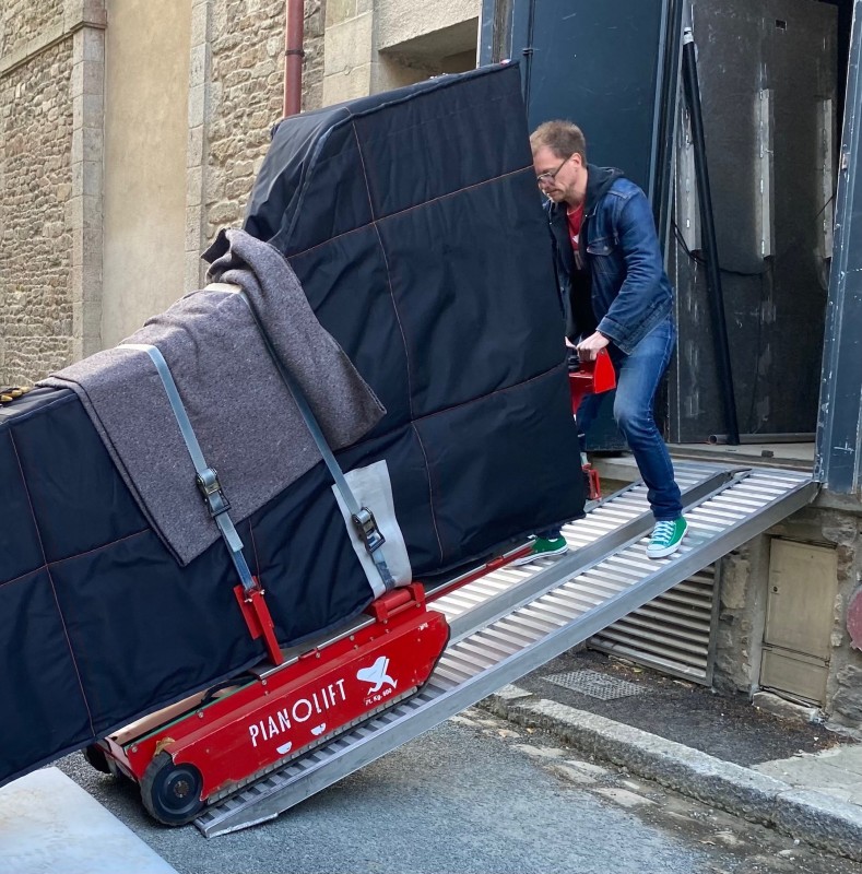 Louer un piano de concert à Nantes et sa région
