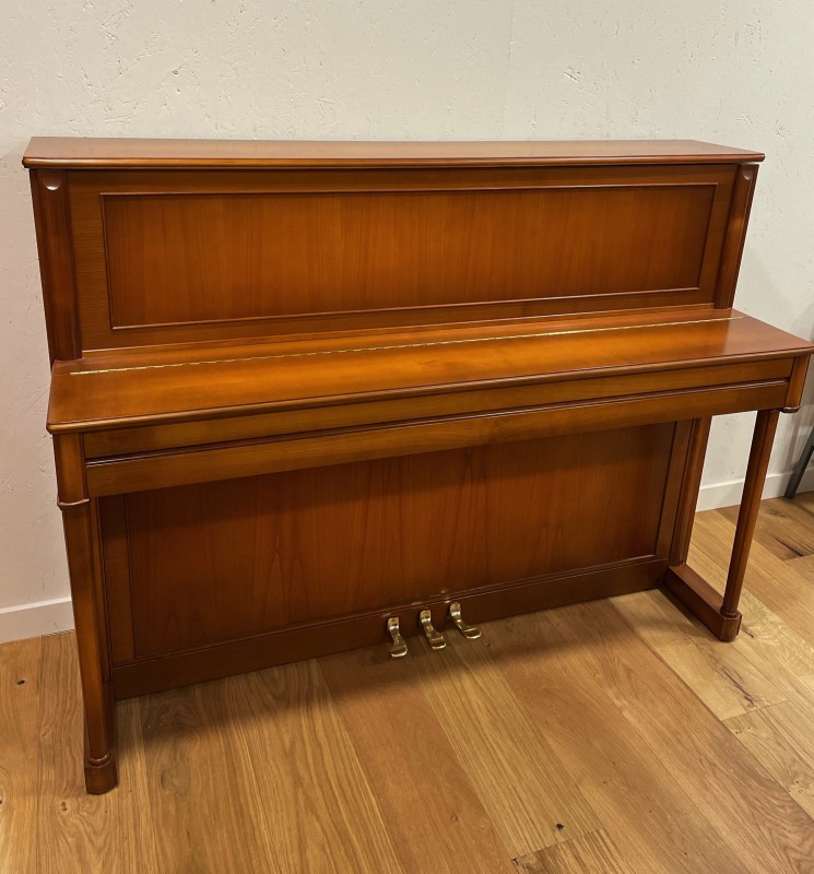 Piano droit d'occasion SCHIMMEL 112 merisier satiné en Bretagne et Pays de la Loire