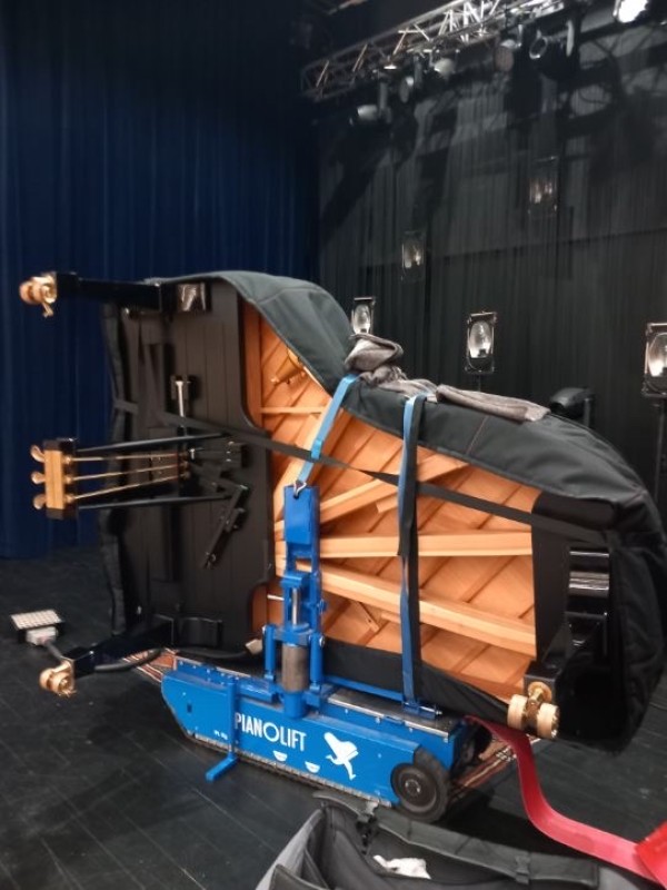 Location de piano Steinway & sons modèle B211 à  côté de Rennes