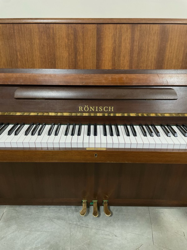 Acheter un piano allemand RONISCH pour bien commencer le piano.