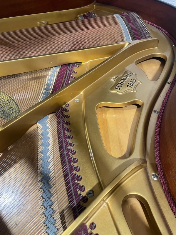Achat d' un piano quart de queue Schimmel d'occasion sur Nantes et la région de Bretagne