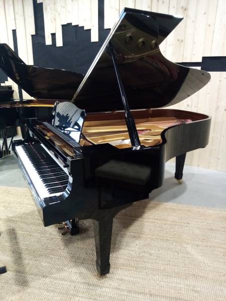 Louer un piano à queue YAMAHA C7 ou C3 pour un concert en Bretagne